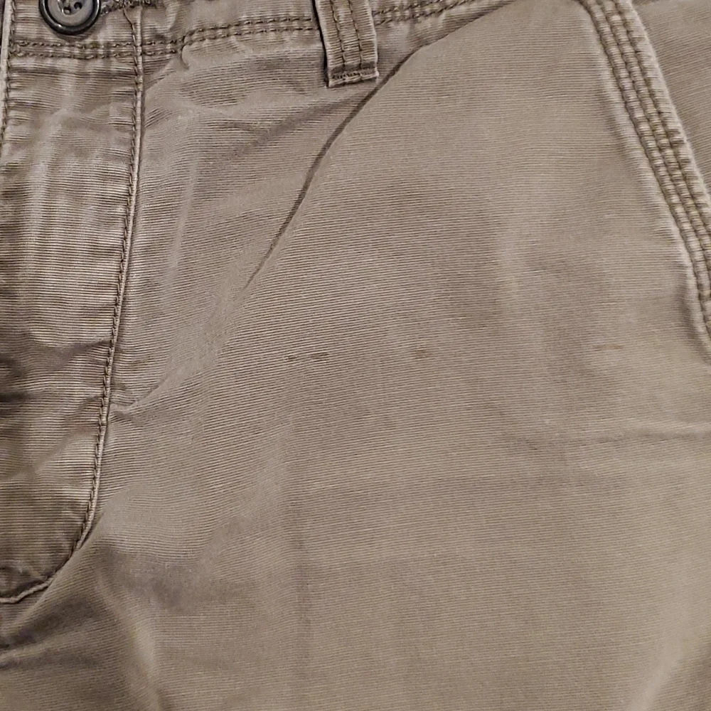 Distressed / Vintage Banana Republic brand men's shorts sz 34